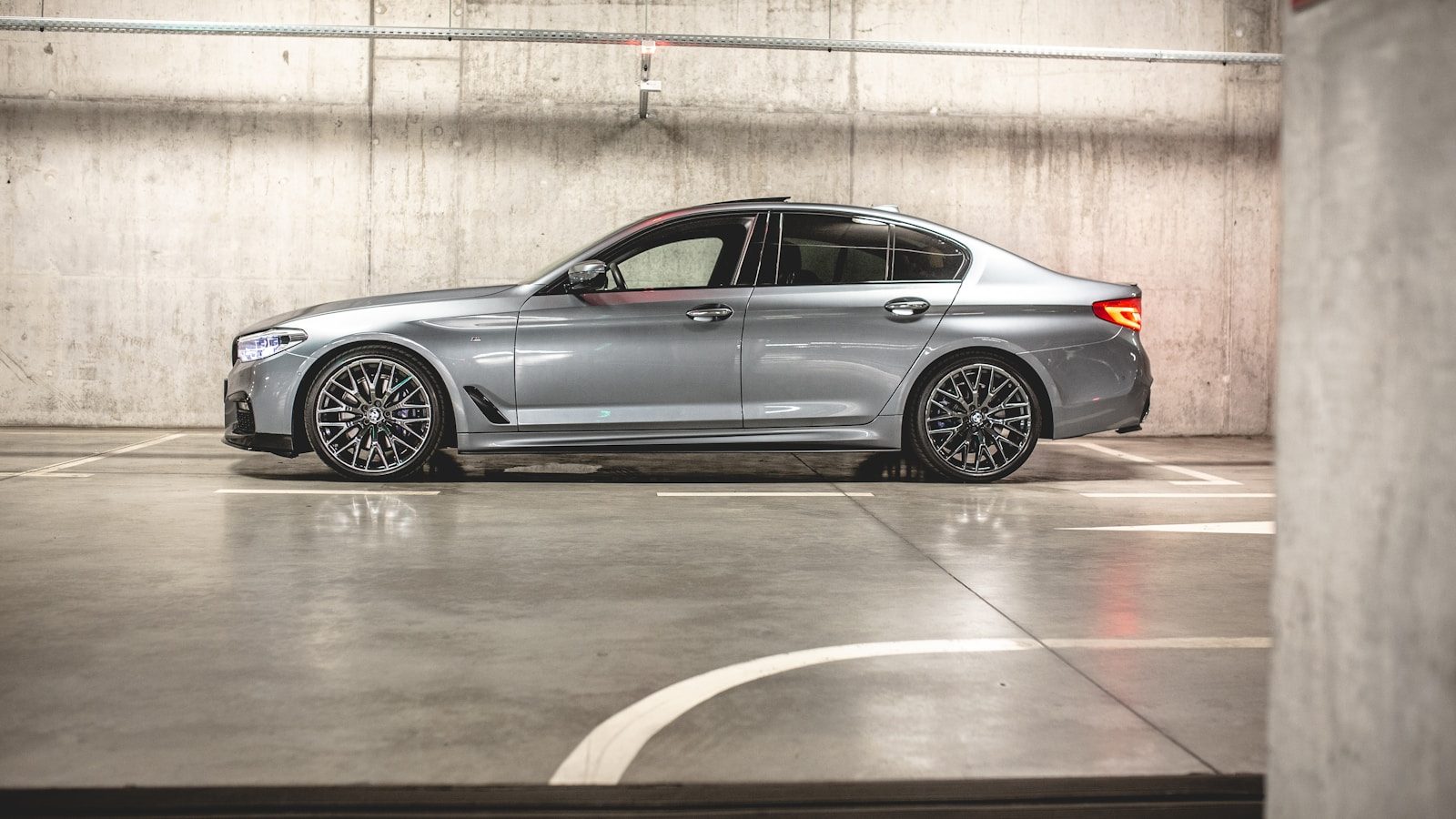 Grey sedan in side profile with the front door window and rear windshield highlighted in teal